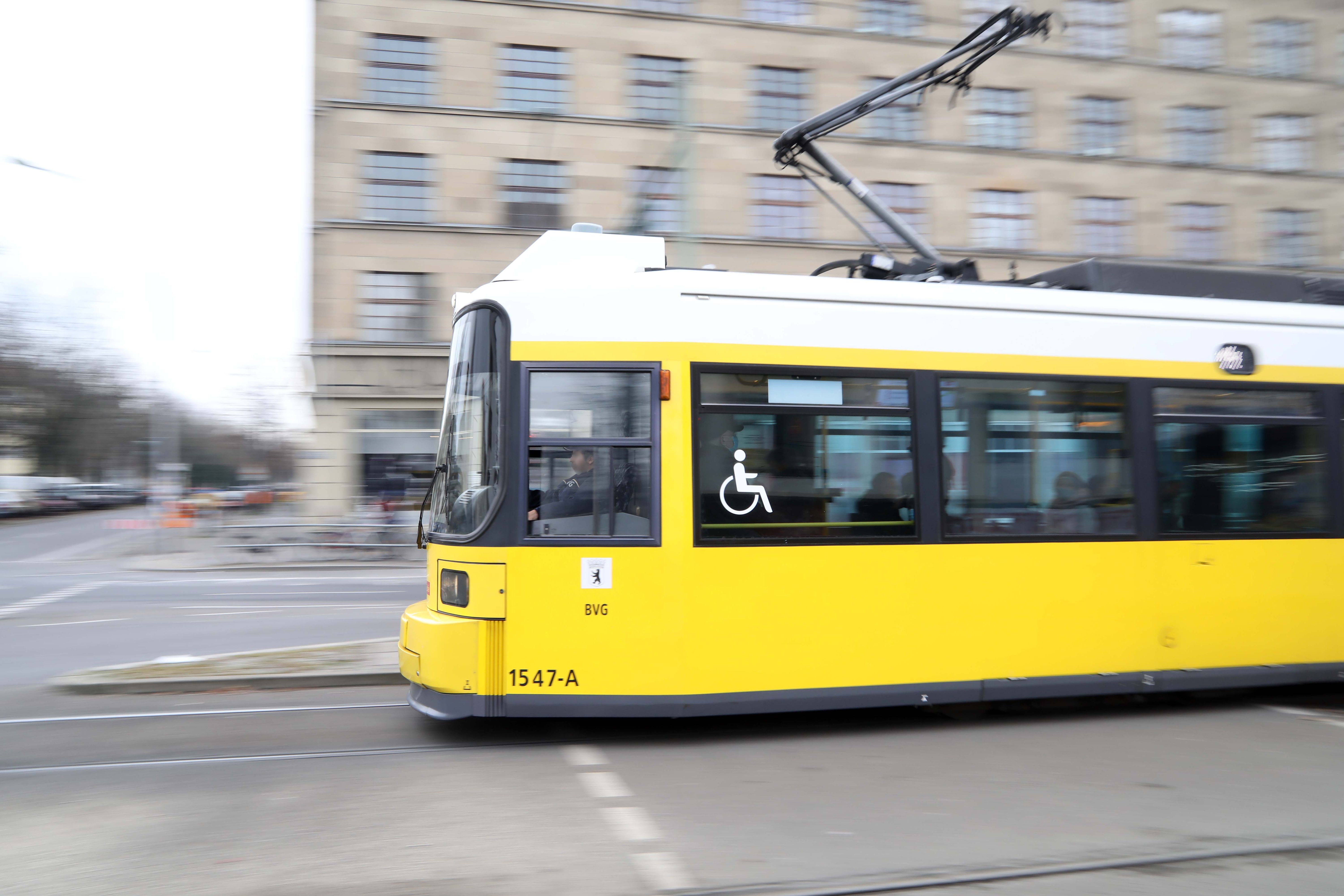 eben-klappe-m-bel-bvg-bus-165-route-insekten-z-hlen-hohe-belichtung-lkw